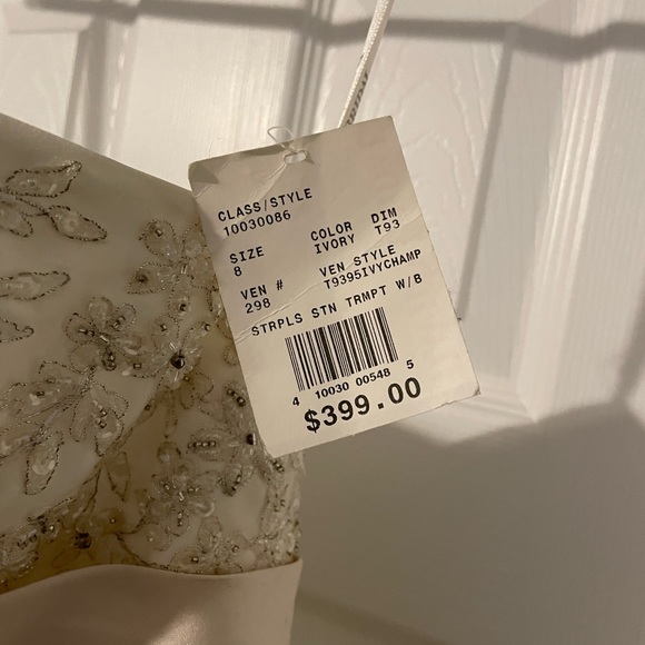 David’s Bridal Wedding Dress Ivory/Champagne Size 8 - Picture 3 of 14